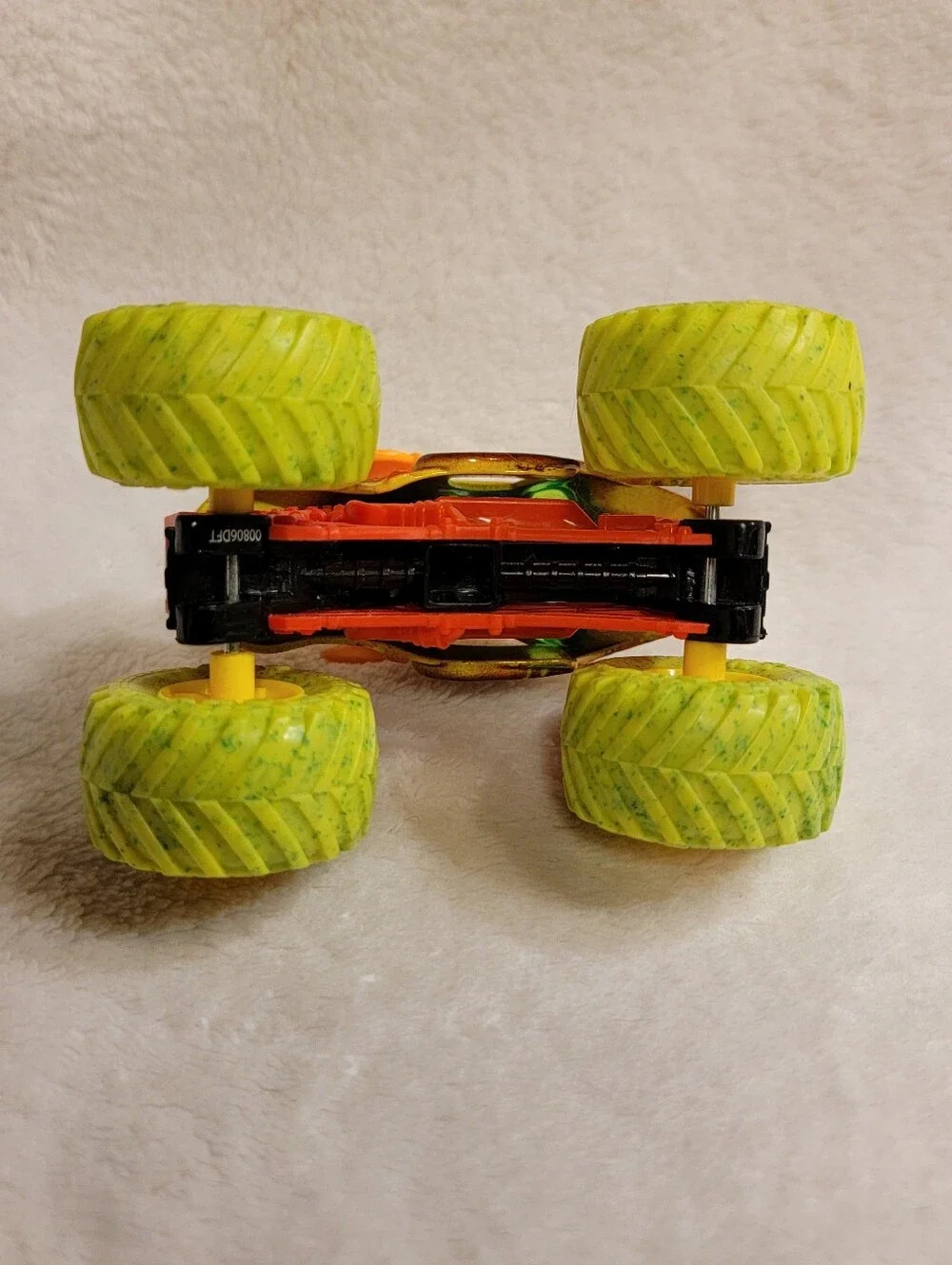 Monster Jam Zombie Invasion Monster Mutt Rottweiler - 1:24 Diecast Monster Truck